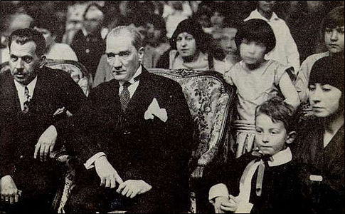 Ататюрк на праздновании дня независимости страны. 1929 г. Анкара.