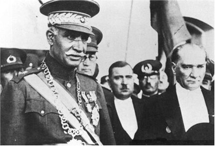 Ататюрк на встрече с правителем Ирана Реза Шахом Пехлеви