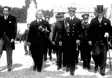 C королём Югославии Александром Карагеоргиевичем, 1933 г.