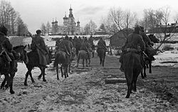 Кавалеристы корпуса генерала Белова на марше, 15 декабря 1941.