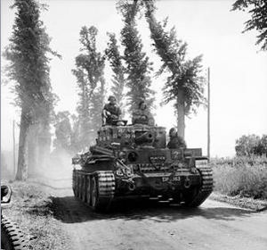 Танк Бронетанковой группы поддержки Королевской морской пехоты[en] Центавр IV вблизи Тийи-сюр-Сёль