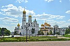 Вид на соборы Московского Кремля и сквер на месте Вознесенского и Чудова монастырей, 2016 год