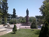 Парк имени Низами с памятником