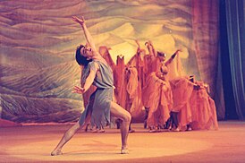 Сцена из балета в постановке Георгия Алексидзе (2001 год, фото И. Джафарова)