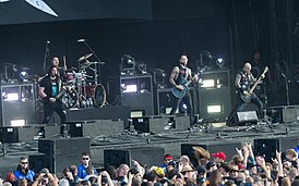 Группа выступает на Wacken Open Air в августе 2017. Л-П: Болье, Бент, Хифи и Греголетто