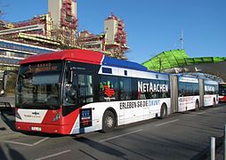 Автобус с 2-мя сочленениями, на конечной возле ахенской университетской клиники