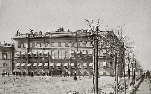 Дом Бецкого. Фотография А. Э. Фелиша 1870-х годов. Фасад, выходящий на Миллионную улицу. Вид от Лебяжьей канавки