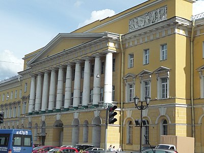 Здание казарм Павловского полка. Центральная часть фасада, выходящего на Миллионную улицу