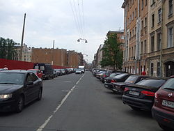 Басков переулок, вид от улицы Короленко. Слева на месте снесенной автобазы стройка жилого комплекса «Русский дом»