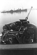 3,7 cm FlaK 36, установленное либо на причале, либо на борту судна в одном из балканских портов, 1943 год.