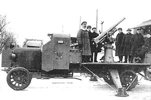 Зенитный бронеавтомобиль «Руссо-Балт тип Т» во время испытаний. Весна 1915 года.