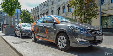 Автомобиль Hyundai Solaris оператора «Делимобиль»