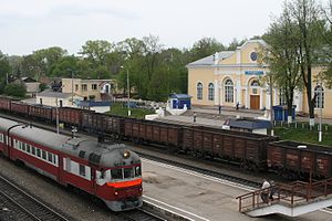 Вокзал станции Узловая и дизель-поезд Д1-500