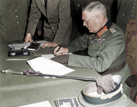 Вильгельм Кейтель подписывает акт о безоговорочной капитуляции Нацистской Германии