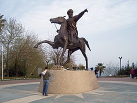 Памятник Кей-Хосрову в Анталье