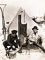 Фрэнк Хёрли и Эрнест Шеклтон в "Океанском лагере"