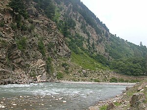 Река Кунхар, протекающая через Наран