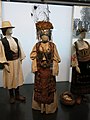 Костюмы из Шумадии (слева направо — мужской, костюм невесты, женский повседневный)