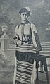 Женский костюм из Топлицы, фотография из журнала «Bosna», 1910 г.