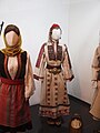 Женский костюм с побережья Власинского озера, экспонат этнографического музея в Белграде