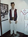 Мужской костюм Бачки, экспозиция музея в этно-доме «Брвнара» в селе Бачки-Ярак