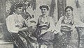 Девушки из Гнилане в народных костюмах, 1911 г.