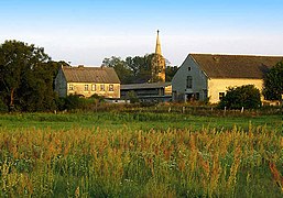 Вид на поле и церковь
