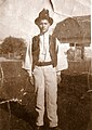 Праздничный костюм из села Прия (жудец Сэлаж), фотография Павла Блага, 1943 год