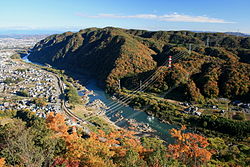 Панорамный вид на нижнее течение реки Кисо осенью 2010 года