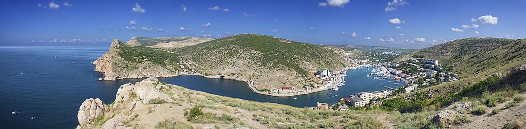 Панорамный вид на Балаклавскую бухту