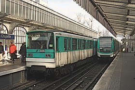 Вид на станцию с поездами MF 67 и MF 01