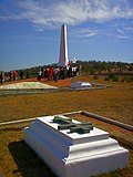 Памятник-обелиск, открытый 8 сентября 1884 года, в 30-ю годовщину Альминского сражения. Авторы проекта полковник К. Е. Геммельман и капитан Ползиков.