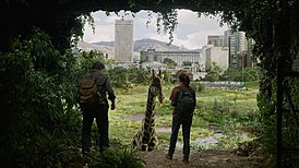 Джоэл и Элли кормят жирафа. Сцена, снятая в Калгарийском зоопарке[1] была представлена аналогично сцене из игры, чтобы сохранить тот же эффект[2]. Критики высоко оценили её презентацию и эмоциональность[3][4][5]