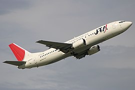 Boeing 737-400 JTA над Фукуокой