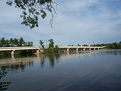 Мост через реку в городе Висконсин-Рапидс