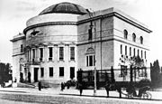 Здание Центральной рады в Киеве в 1918 году. В настоящее время в здании находится Киевский Дом учителя.