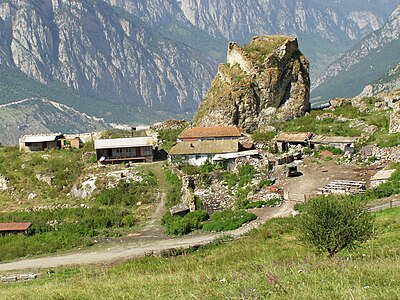 Остатки средневековой крепости в селении Цамад