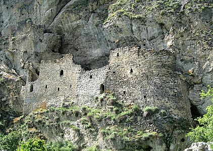 Дзивгиская крепость — крупнейшая наскальная крепость на Северном Кавказе.