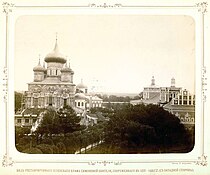 Вид с запада на Успенский собор и Тихвинскую церковь. Начало 1890-х годов.