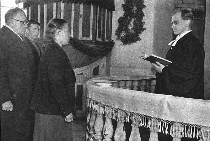 Служба в кирхе прихода Косёмкина. 1943 год