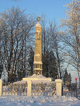 Обелиск над братской могилой — «Дивизионным пунктом погребения № 18» 268 СД