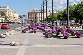 Сенная площадь в центре Спасского острова