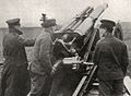 Заряжание 60-фунтового орудия, Первая мировая война