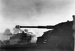 Немецкие танки «Тигр» ведут бой, июль 1943 г.