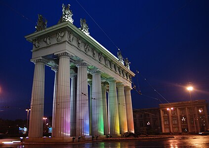 Московские Триумфальные ворота в дни Санкт-Петербургского гей-прайда