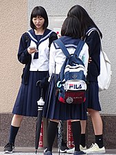 Школьницы в городе Асахикава, Хоккайдо, 2019.