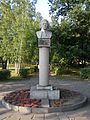 Памятник-бюст И. И. Ползунову на его могиле.