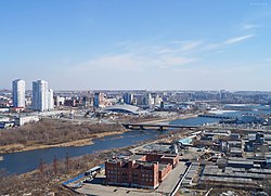 Река в Челябинске, ниже Шершнёвского водохранилища. Вид с правого берега