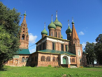 Церковь Николая Чудотворца Мокринская с симметричными шатровыми башенными приделами