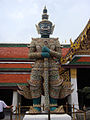 Дварапала на входе королевского дворца Бангкока (Таиланд)